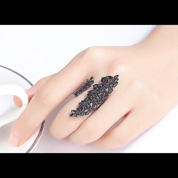 - - Hematite finish adjustable ring with Swarovski elements - Picture 9 of 11